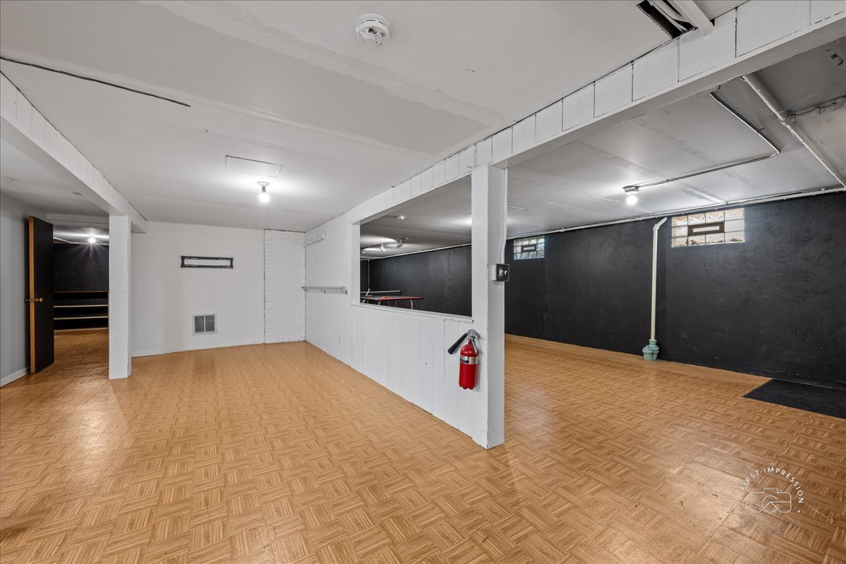 337 Republic Road Batavia, IL 60510 - Photo 18 of 22 a view of an empty room