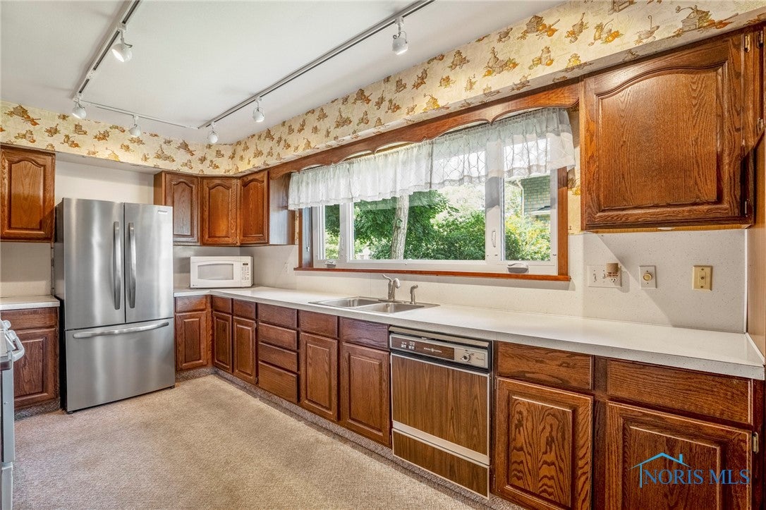 411 Farnsworth Road Waterville, OH 43566 - Photo 7 of 37 Gallery Image 7