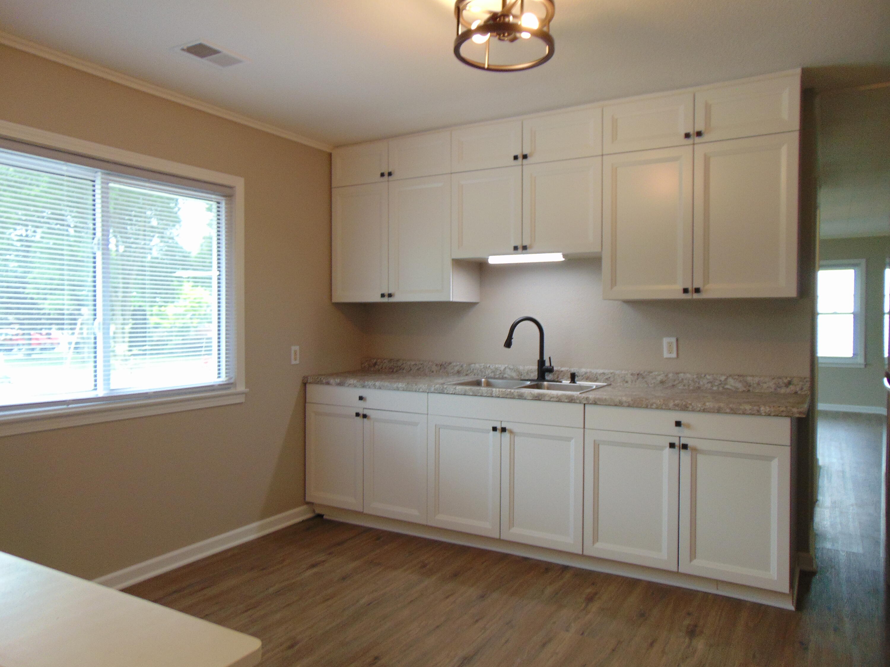 517 Maple Street Mukwonago, WI 53149 - Photo 3 of 30 Eatin Kitchen
