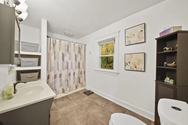 $149,900 | 920 Wildwood Avenue, Jackson, MI 49202