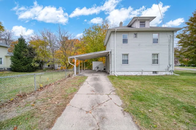 $149,900 | 920 Wildwood Avenue, Jackson, MI 49202