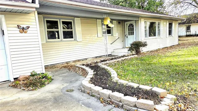 $169,000 | 107 13th Street, Pleasanton, KS 66075