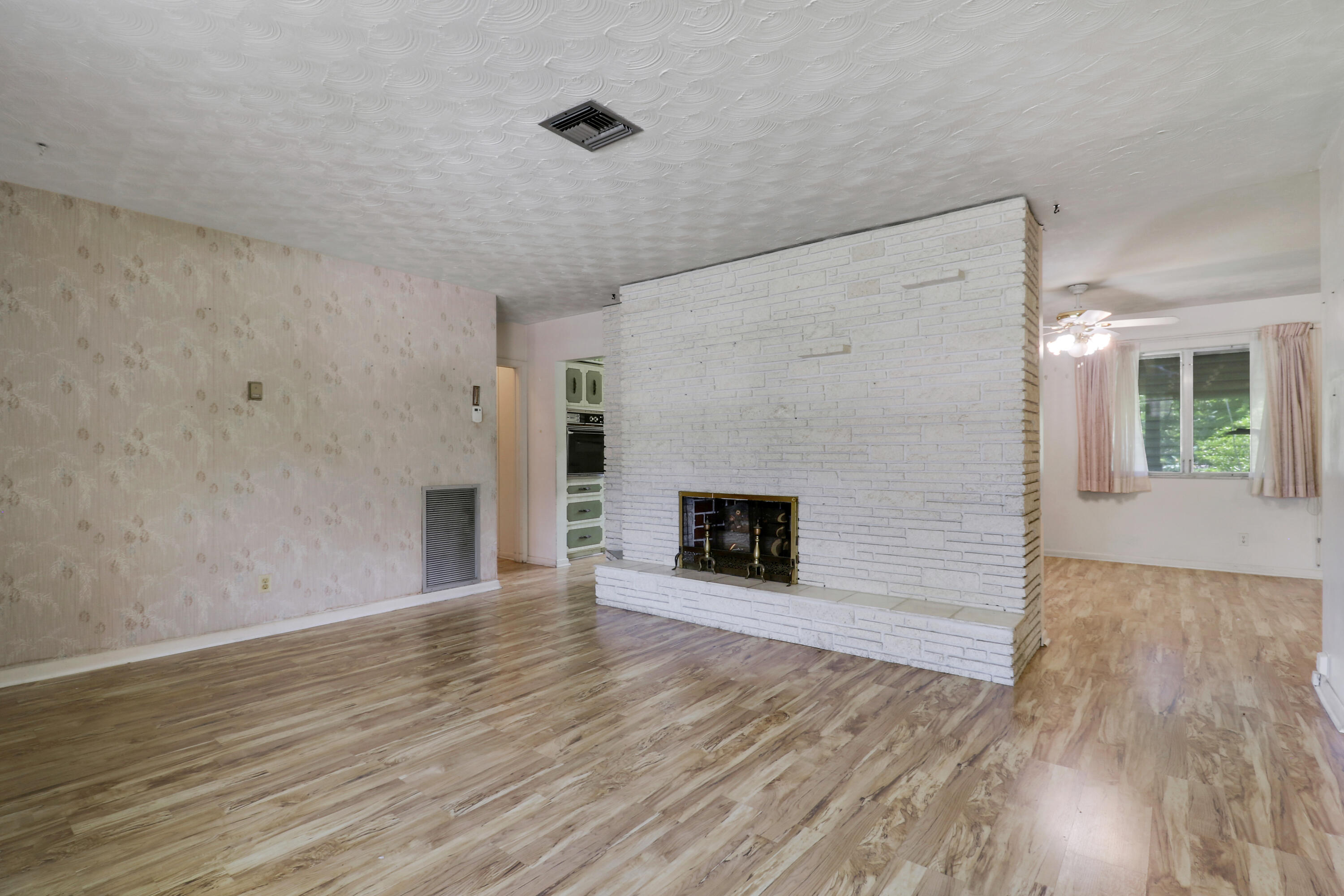 314 3rd Street Jupiter, FL 33458 - Photo 12 of 19 LIVING ROOM