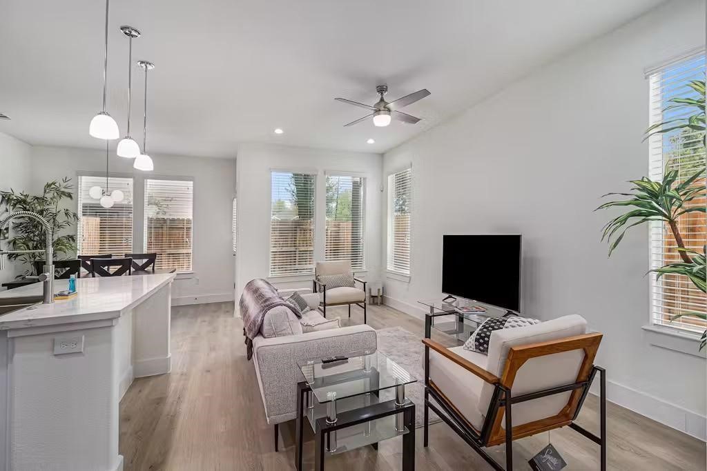 3642 Mainer Street, Unit B Houston, TX 77021 - Photo 3 of 13