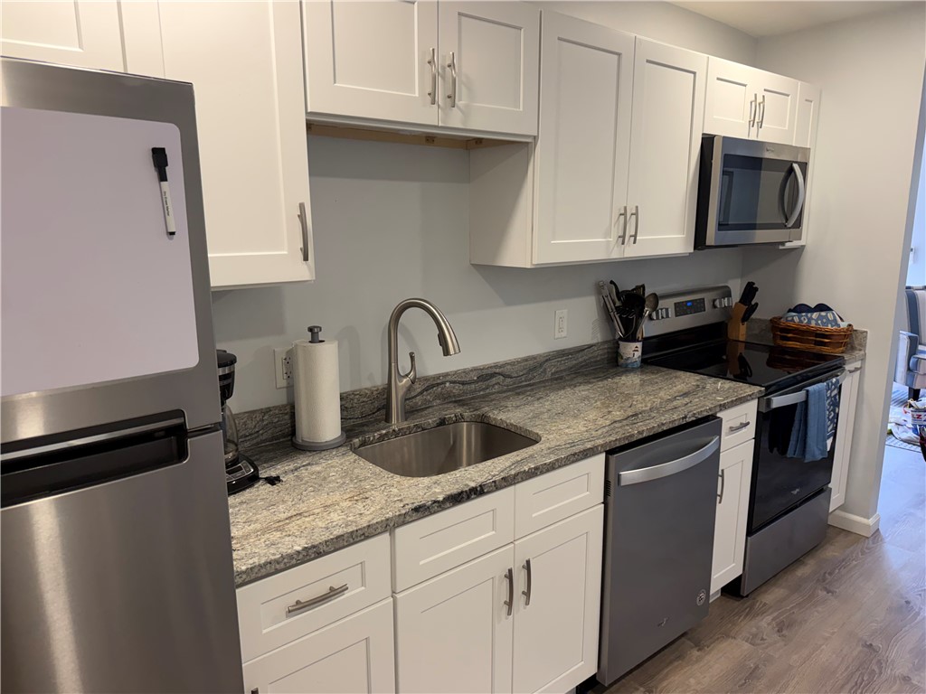 76 Hemlock Road South Kingstown, RI 02879 - Photo 8 of 28