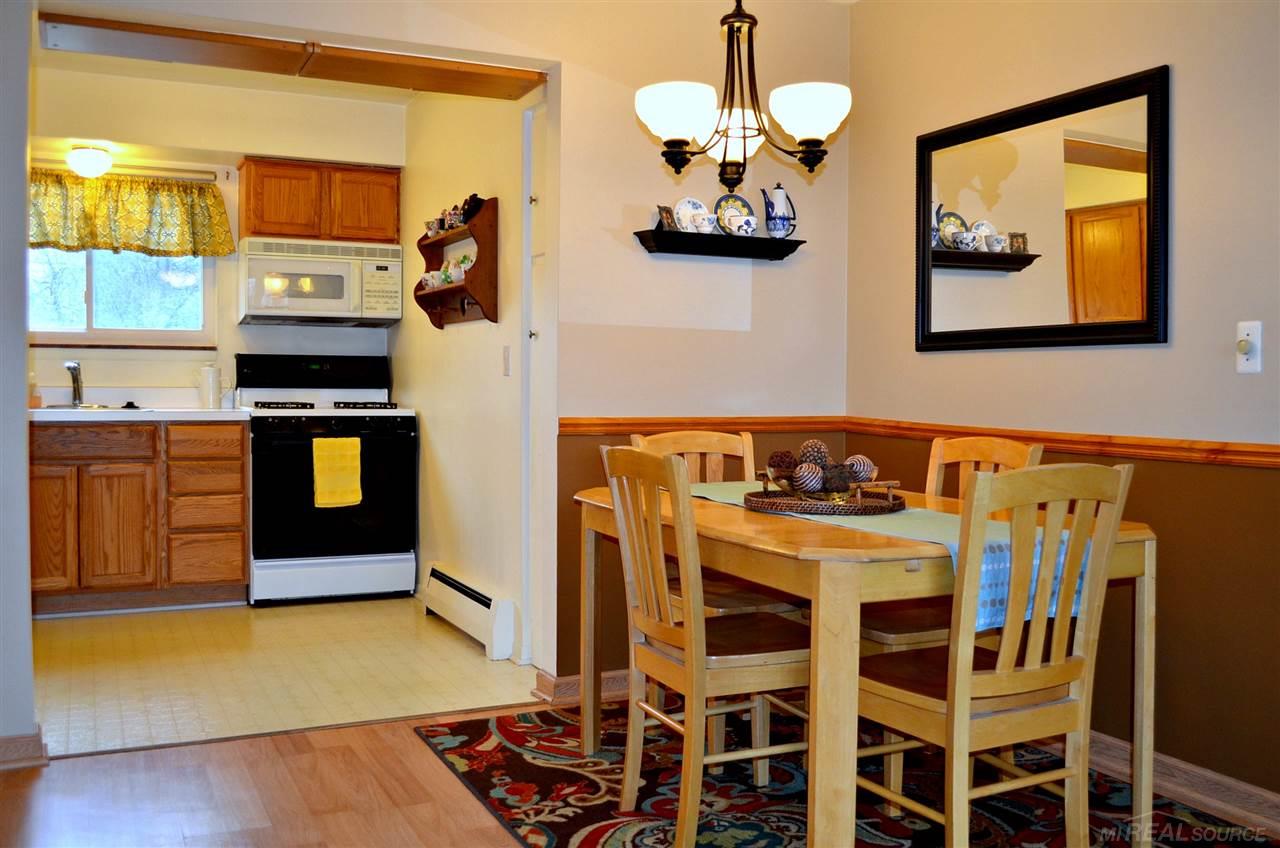 491 Miller Avenue Rochester, MI 48307 - Photo 7 of 14 31278929-6.JPG