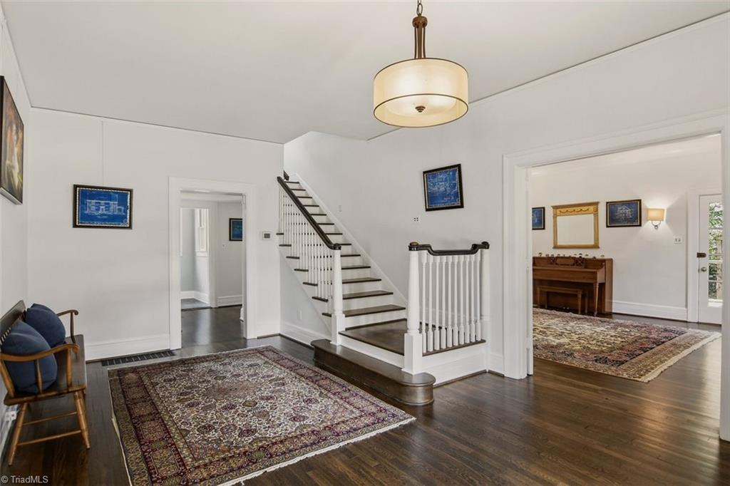 419 Stratford Road Northwest Winston-Salem, NC 27104 - Photo 2 of 37