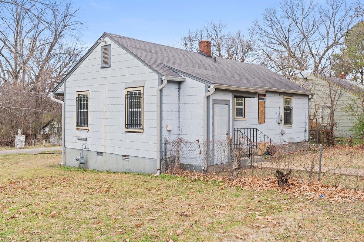 1012 Newell Road Memphis, TN 38111 - Photo 3 of 16 Exterior space with a yard
