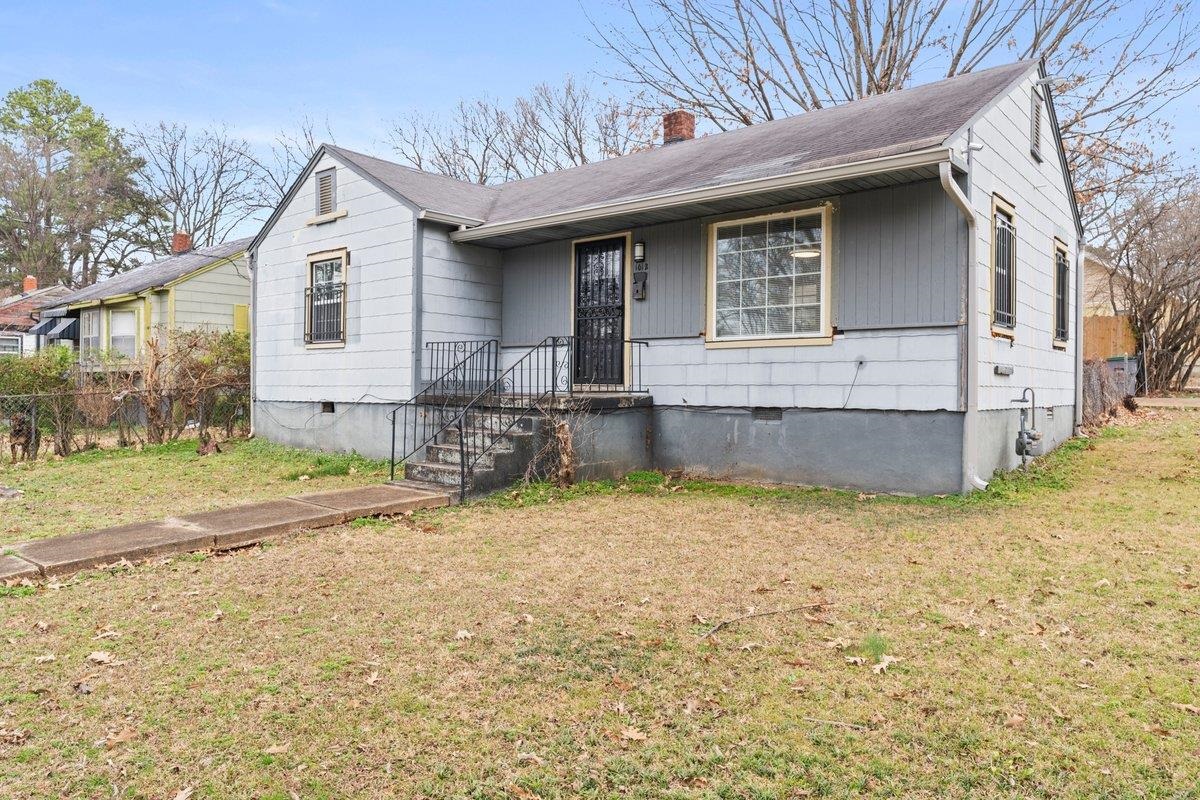1012 Newell Road Memphis, TN 38111 - Photo 4 of 16 View of front of home with a front yard
