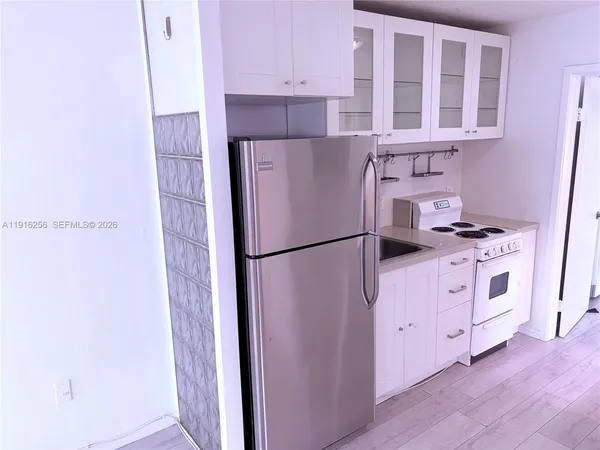 $1,999 | 919 Michigan Avenue, Unit 11, Miami Beach, FL 33139