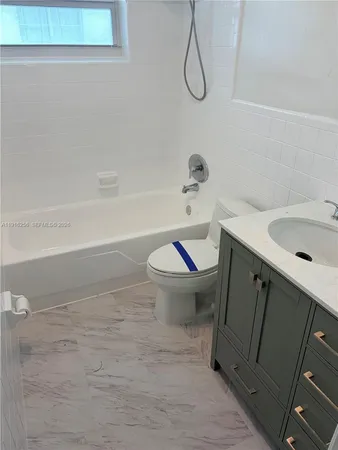 $1,999 | 919 Michigan Avenue, Unit 11, Miami Beach, FL 33139