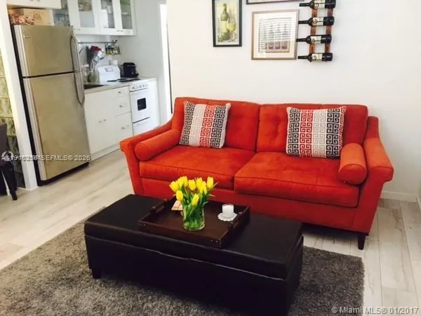 $1,999 | 919 Michigan Avenue, Unit 11, Miami Beach, FL 33139