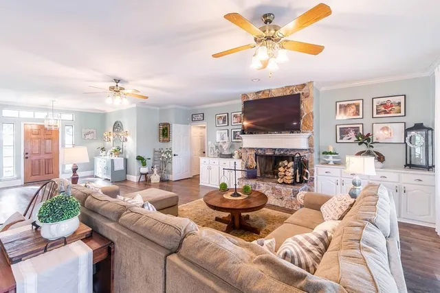 $899,000 | 15181 County Road 4058, Kemp, TX 75143