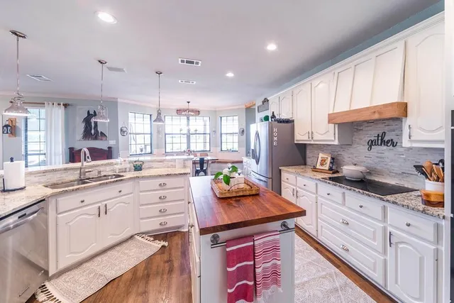 $899,000 | 15181 County Road 4058, Kemp, TX 75143