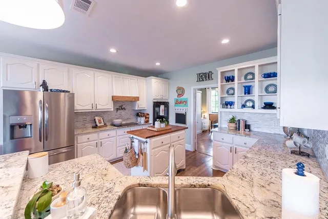 $899,000 | 15181 County Road 4058, Kemp, TX 75143