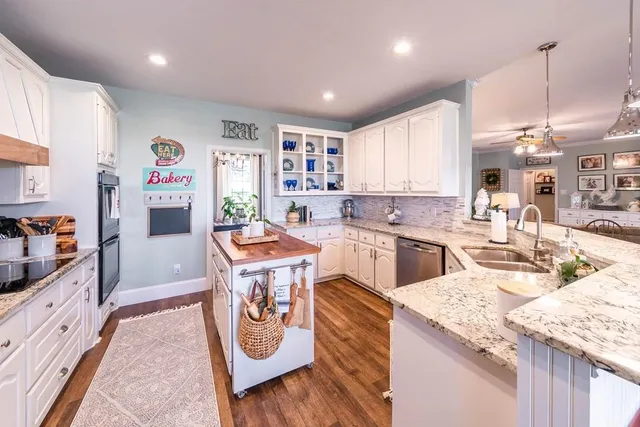 $899,000 | 15181 County Road 4058, Kemp, TX 75143