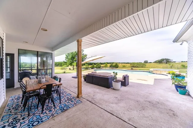 $899,000 | 15181 County Road 4058, Kemp, TX 75143