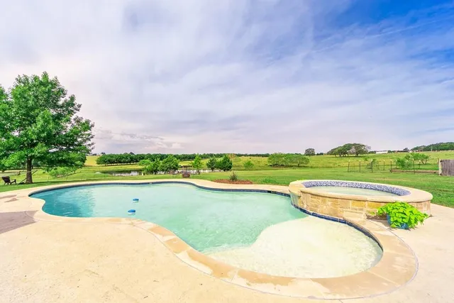 $899,000 | 15181 County Road 4058, Kemp, TX 75143