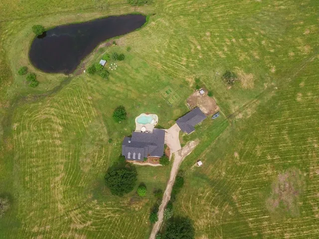 $899,000 | 15181 County Road 4058, Kemp, TX 75143