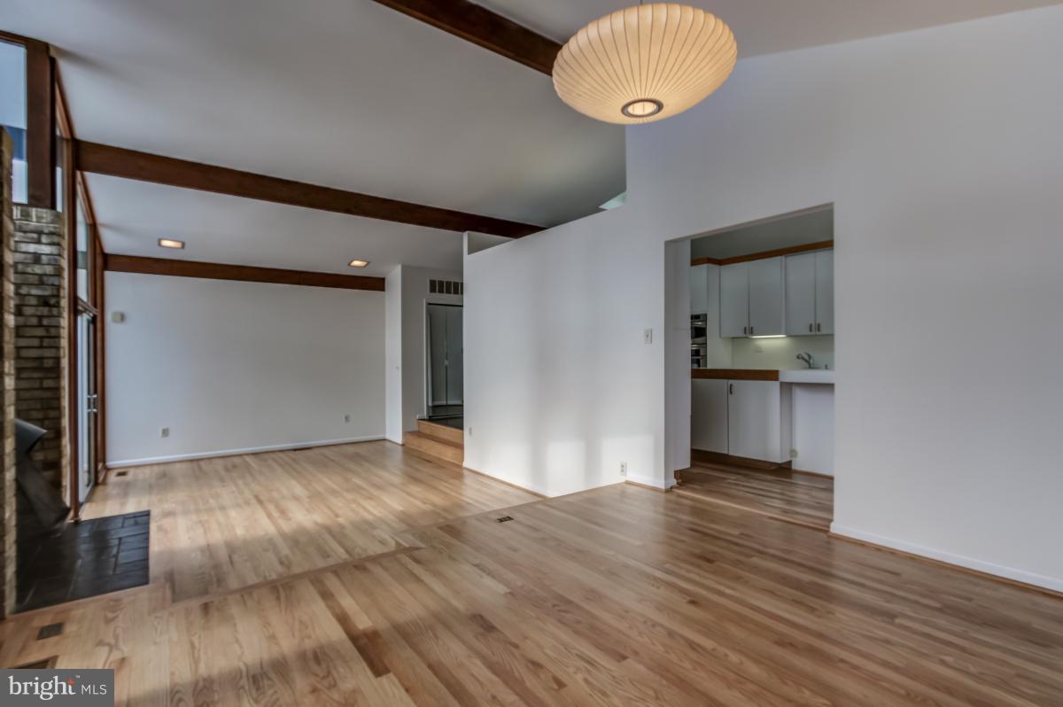 1705 Putter Lane Reston, VA 20190 - Photo 8 of 30 Gallery Image 8