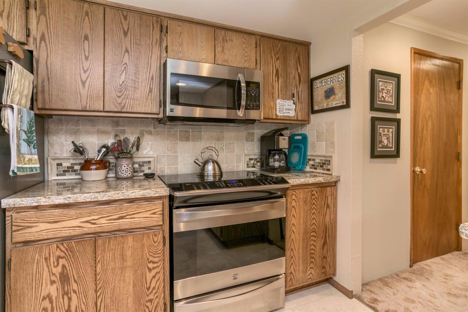 5100 Tunnel Loop Road Grants Pass, OR 97526 - Photo 7 of 34 Stainless appliances.....