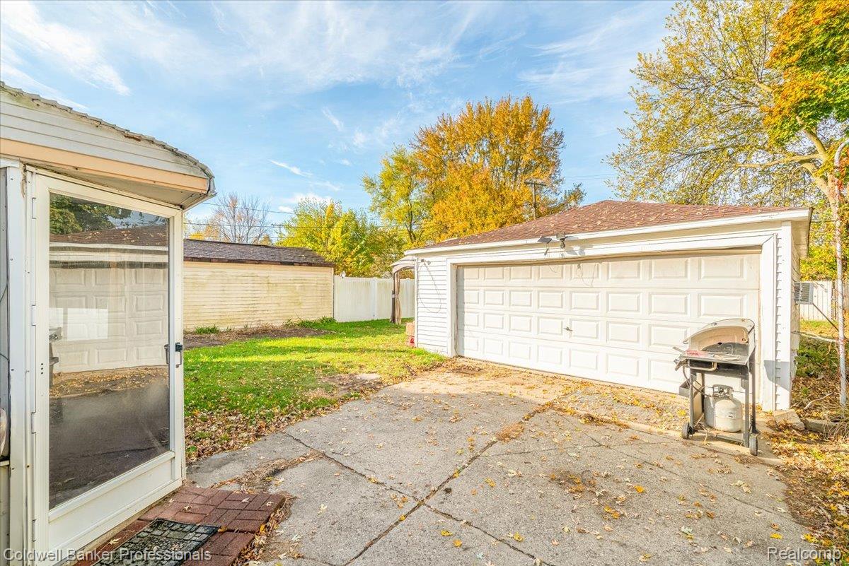 3582 Swanson Street Wayne, MI 48184 - Photo 27 of 30 View of detached garage