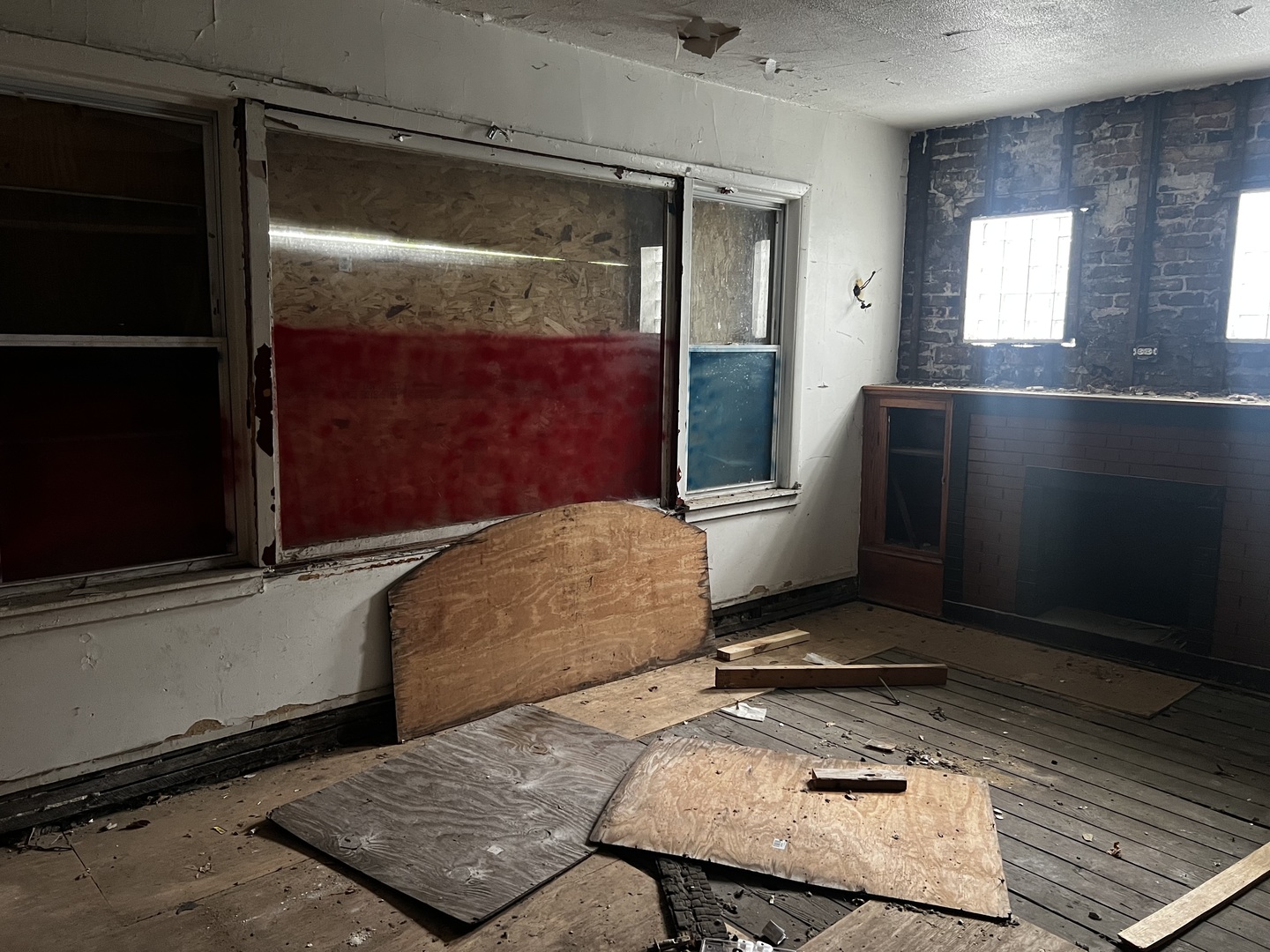 1809 West 71st Street Chicago, IL 60636 - Photo 3 of 4 a living room with a couch