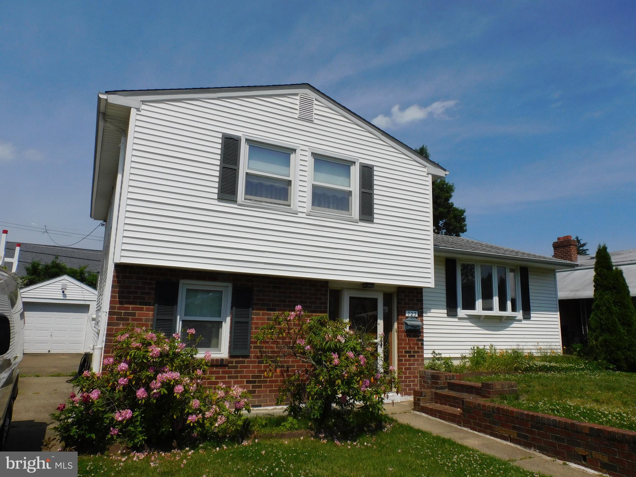 723 Charette Road Philadelphia, PA 19115 - Photo 2 of 25 Easy access front entry door