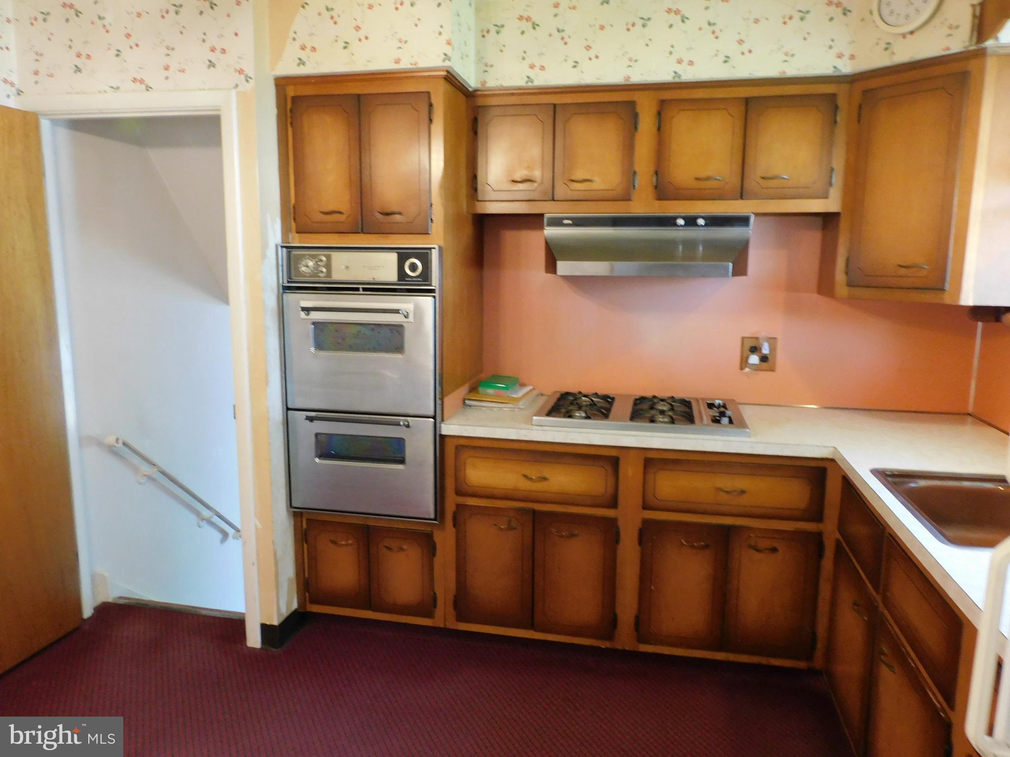 723 Charette Road Philadelphia, PA 19115 - Photo 12 of 25 Eat in kitchen, plenty of cabinets
