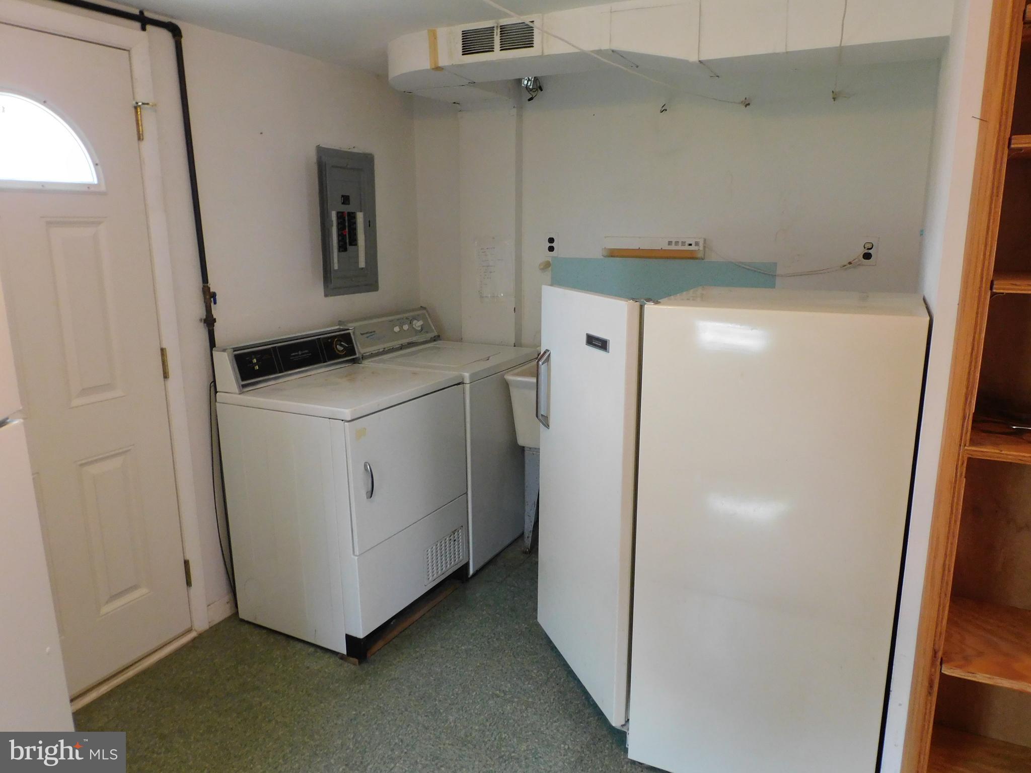 723 Charette Road Philadelphia, PA 19115 - Photo 18 of 25 Washer, dryer, extra frig and freezer