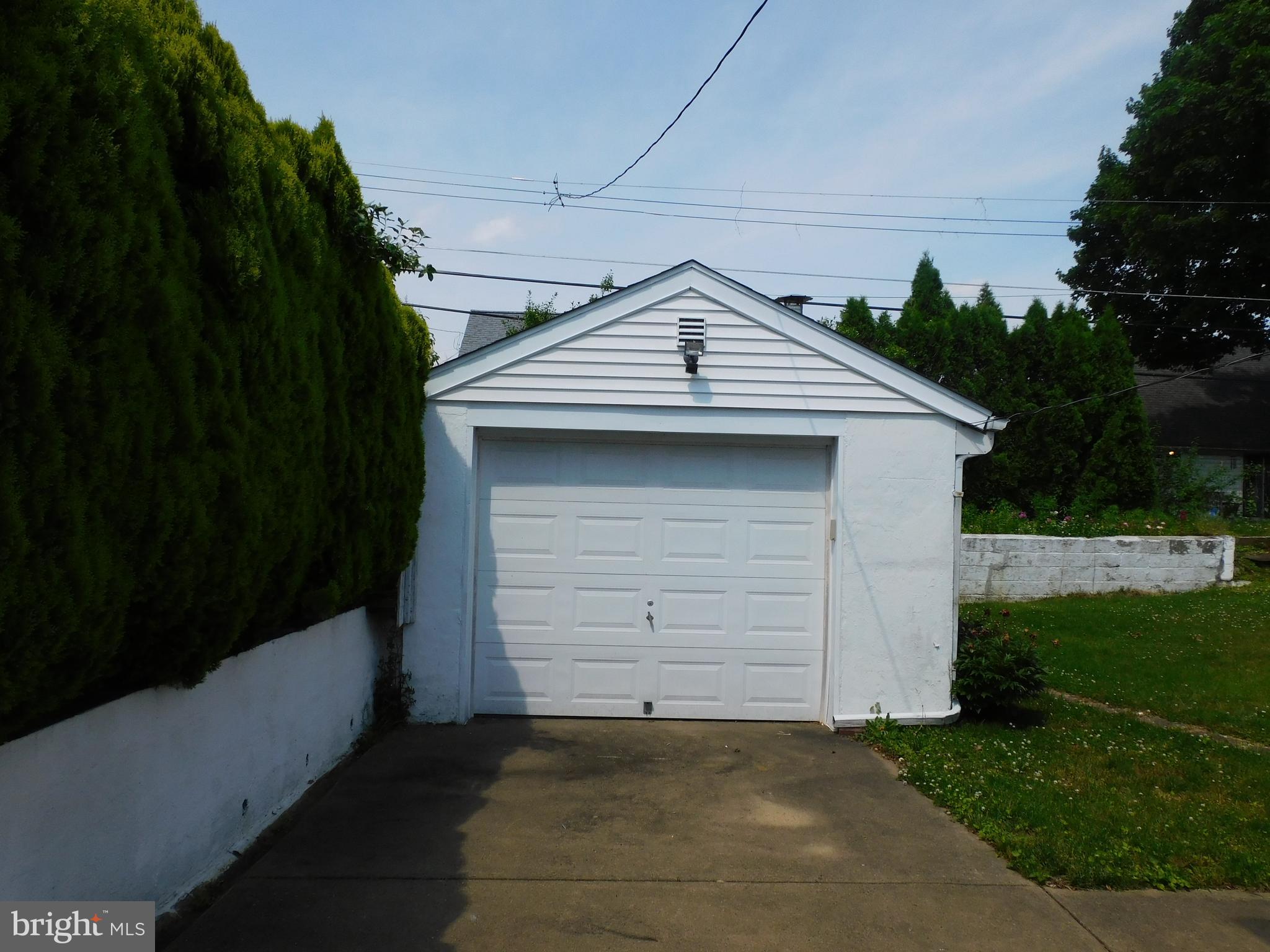 723 Charette Road Philadelphia, PA 19115 - Photo 3 of 25 Off street parking plus detached garage
