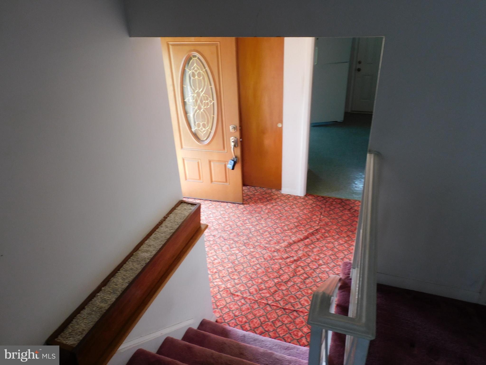 723 Charette Road Philadelphia, PA 19115 - Photo 8 of 25 Foyer entry