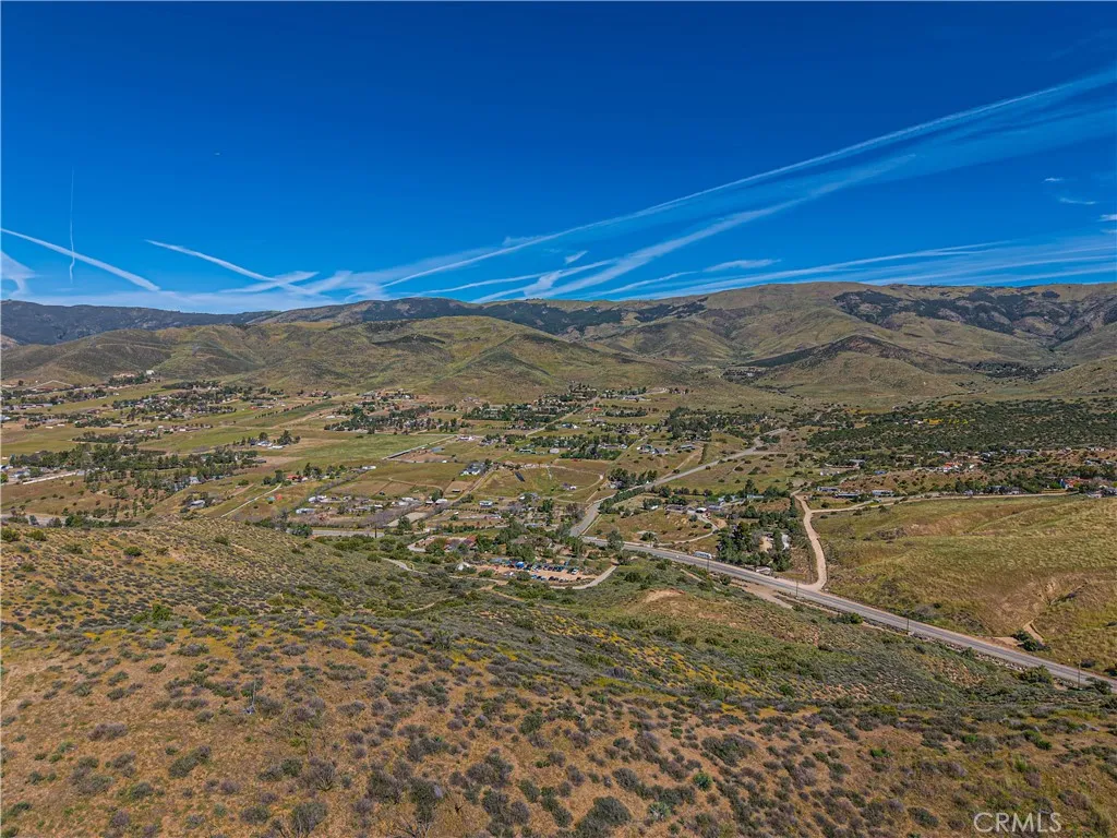0 Tuthill Road Santa Clarita, CA 91350 - Photo 5 of 9 a view of a yard with an ocean