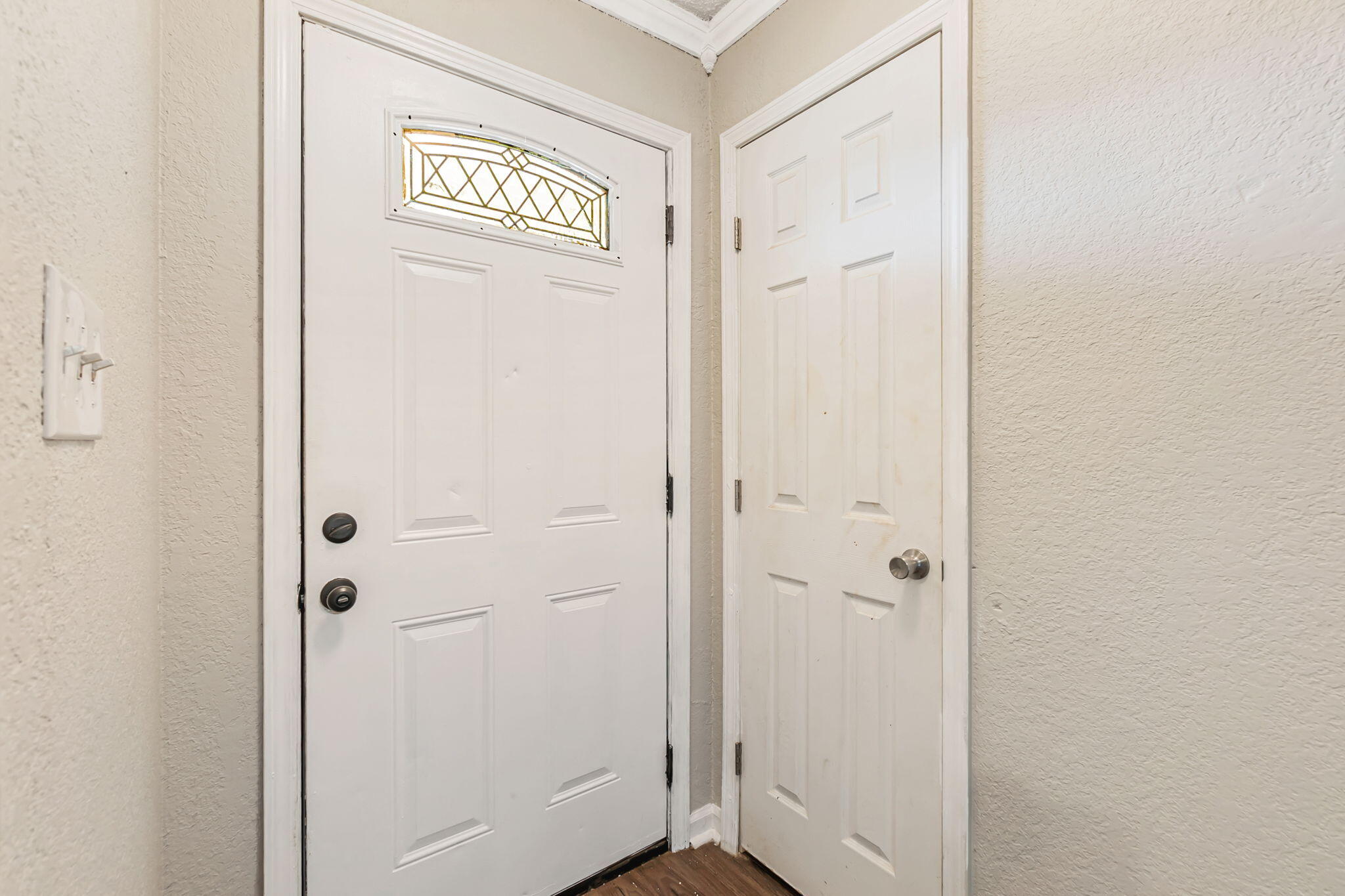6517 Kennington Circle Milton, FL 32570 - Photo 7 of 37 a view of a hallway with front door