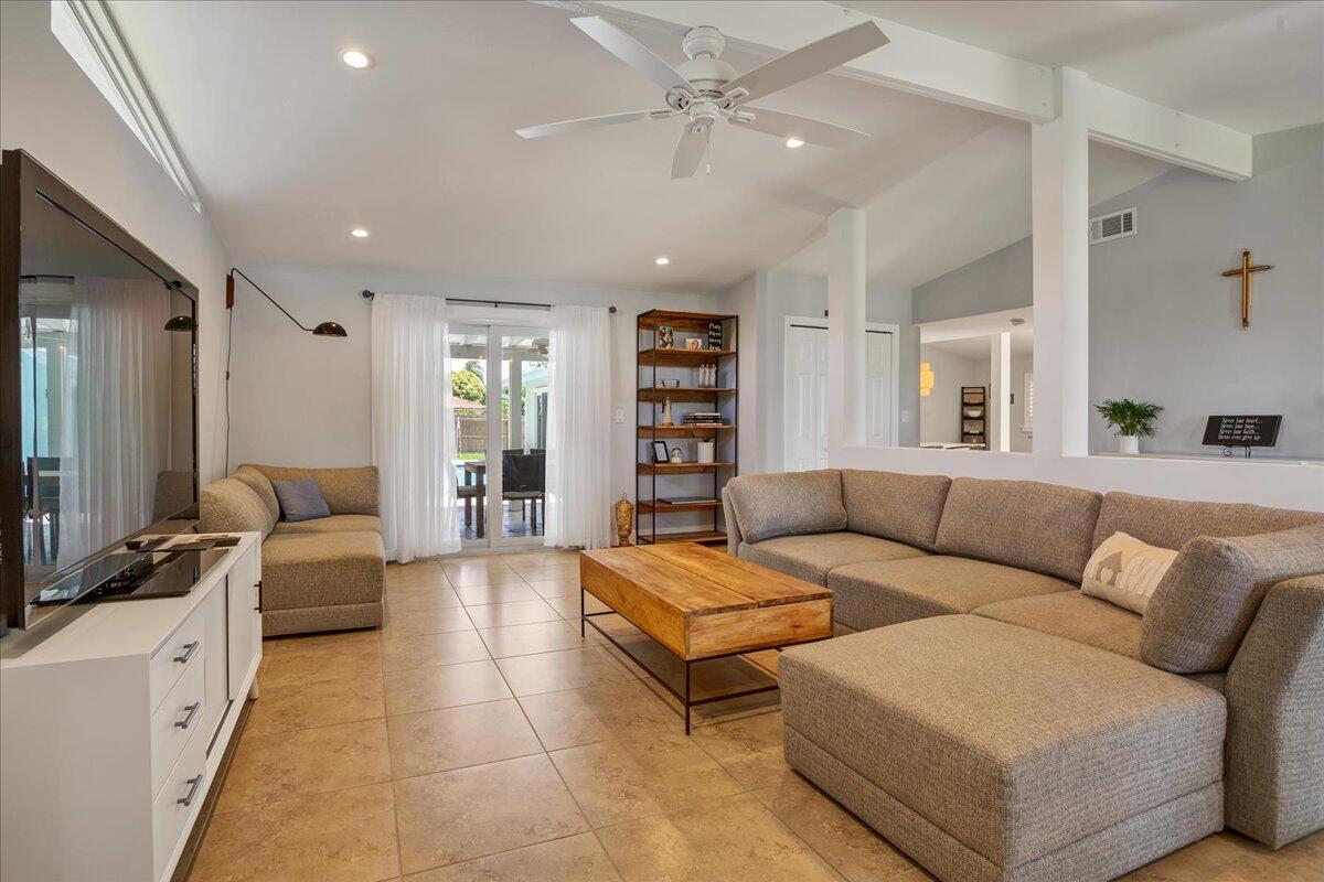 1110 Southwest 15th Street Boca Raton, FL 33486 - Photo 5 of 41 05-IMG_6918