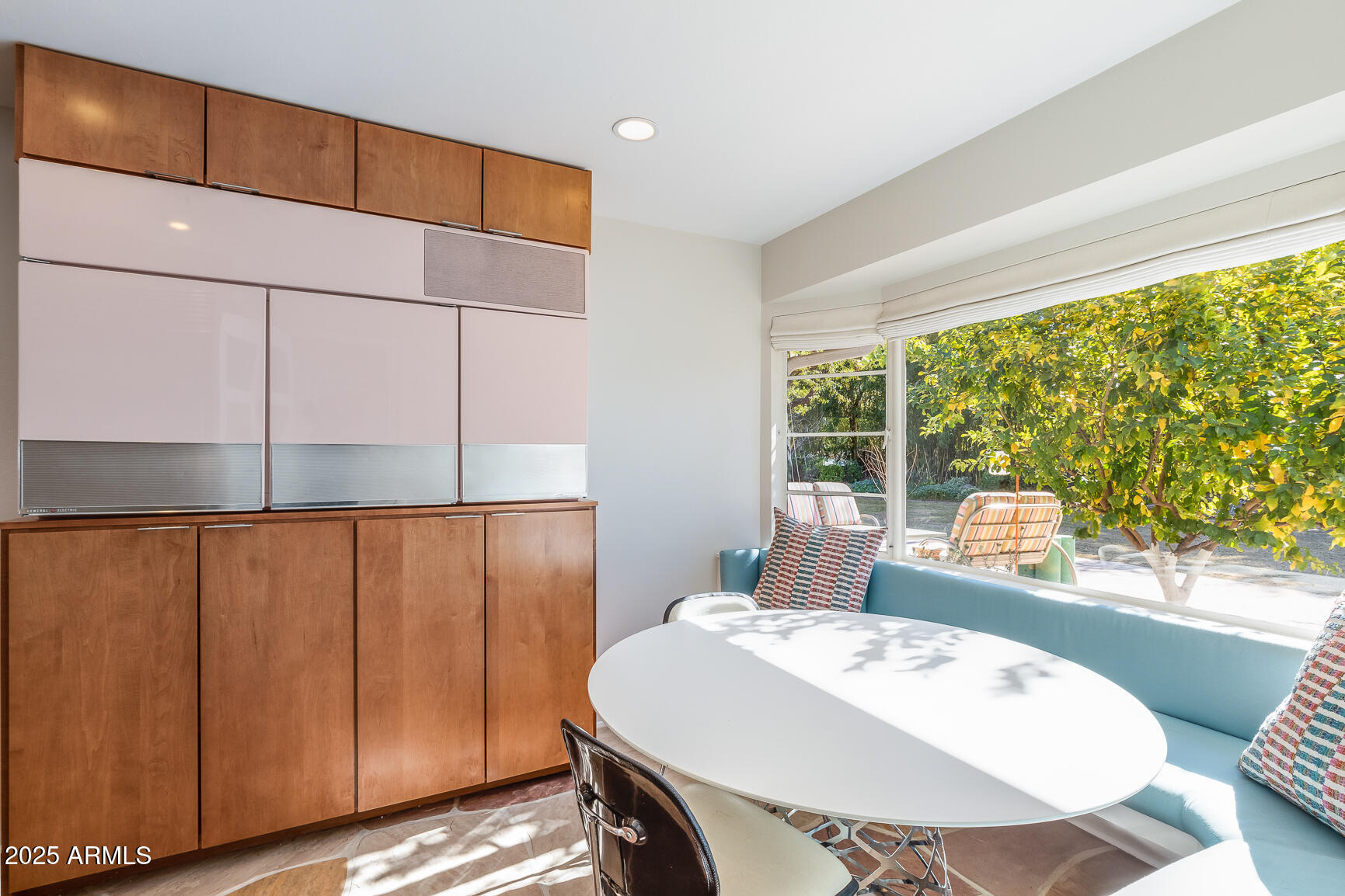 245 West Berridge Lane Phoenix, AZ 85013 - Photo 18 of 50 Breakfast area