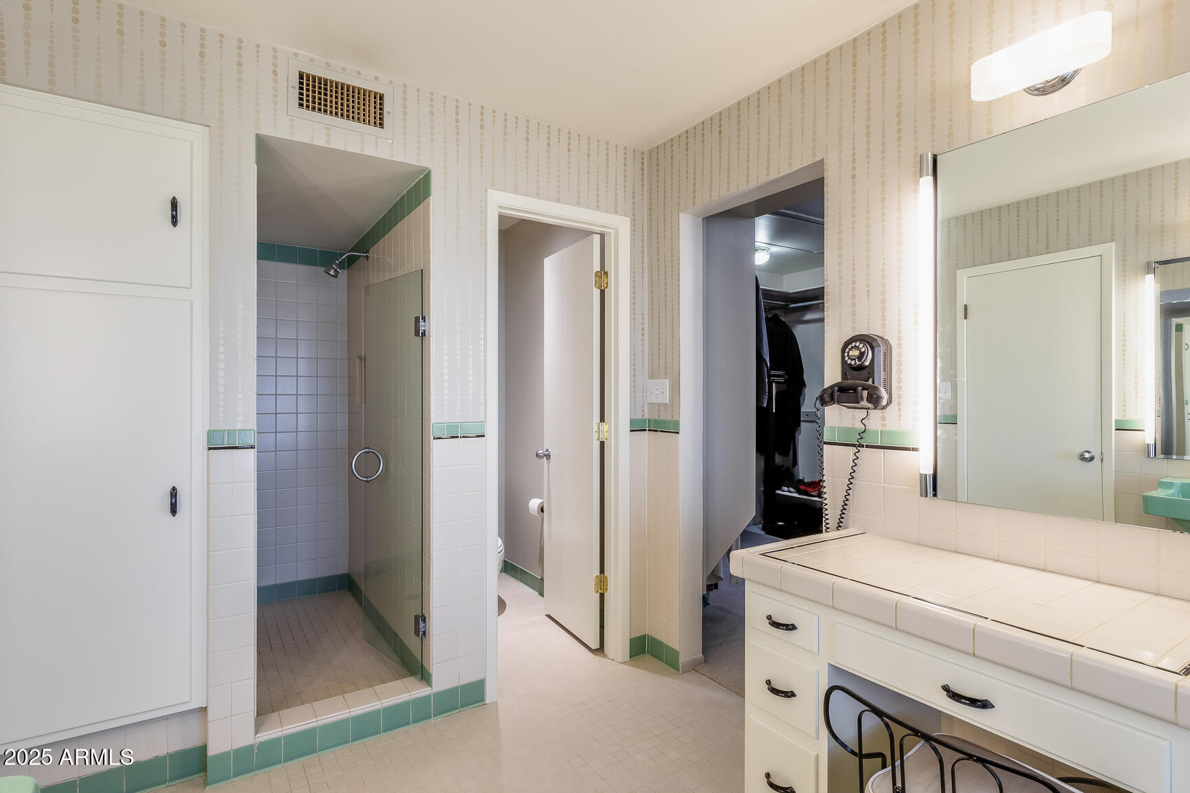245 West Berridge Lane Phoenix, AZ 85013 - Photo 23 of 50 Primary Bathroom