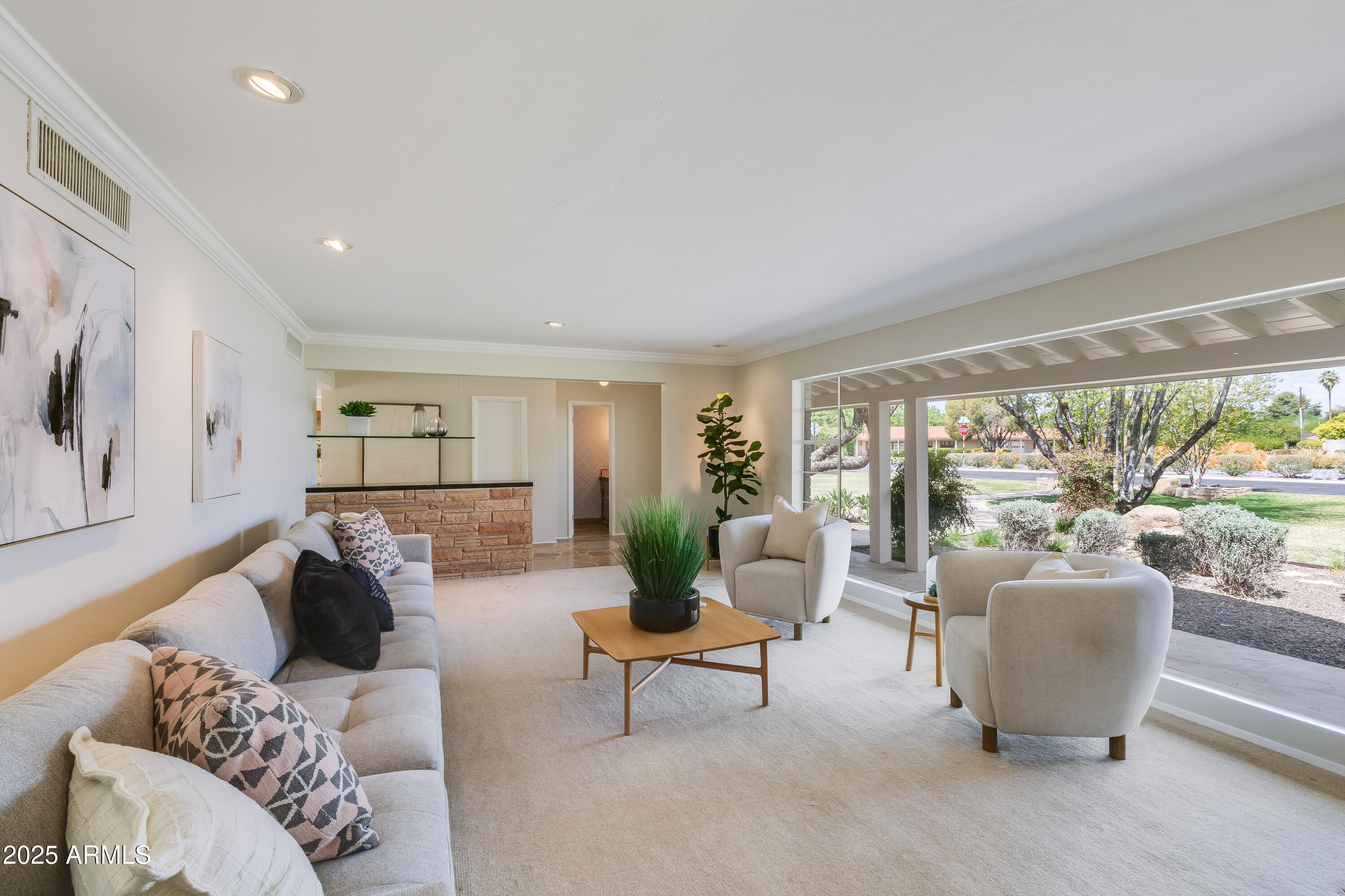 245 West Berridge Lane Phoenix, AZ 85013 - Photo 5 of 50 Living room
