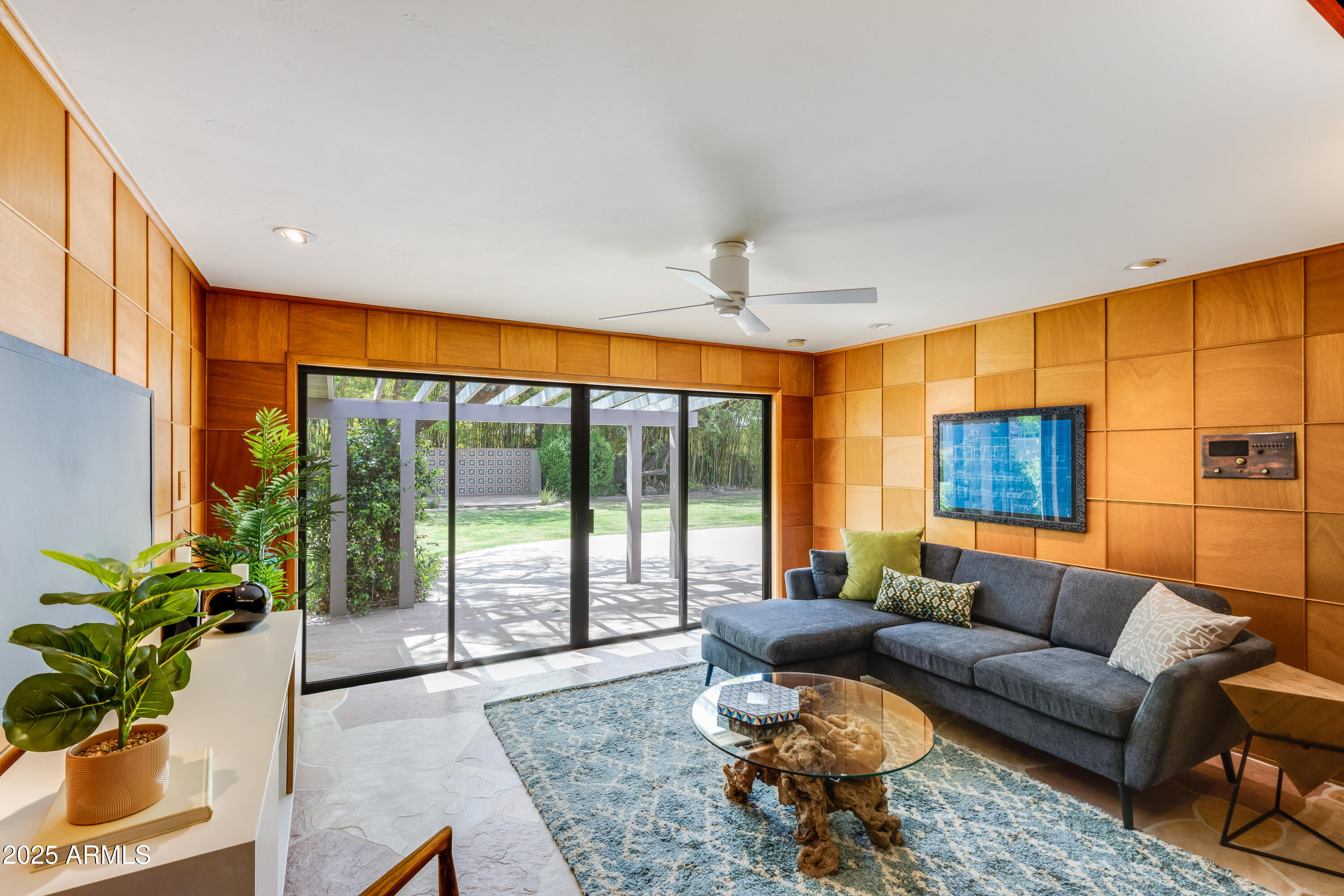 245 West Berridge Lane Phoenix, AZ 85013 - Photo 7 of 50 Family room