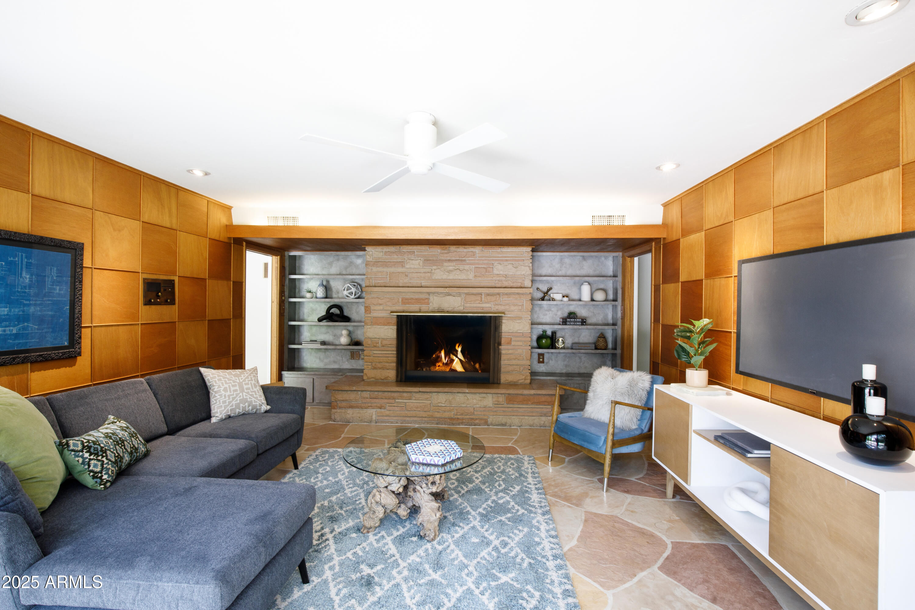 245 West Berridge Lane Phoenix, AZ 85013 - Photo 9 of 50 Family room