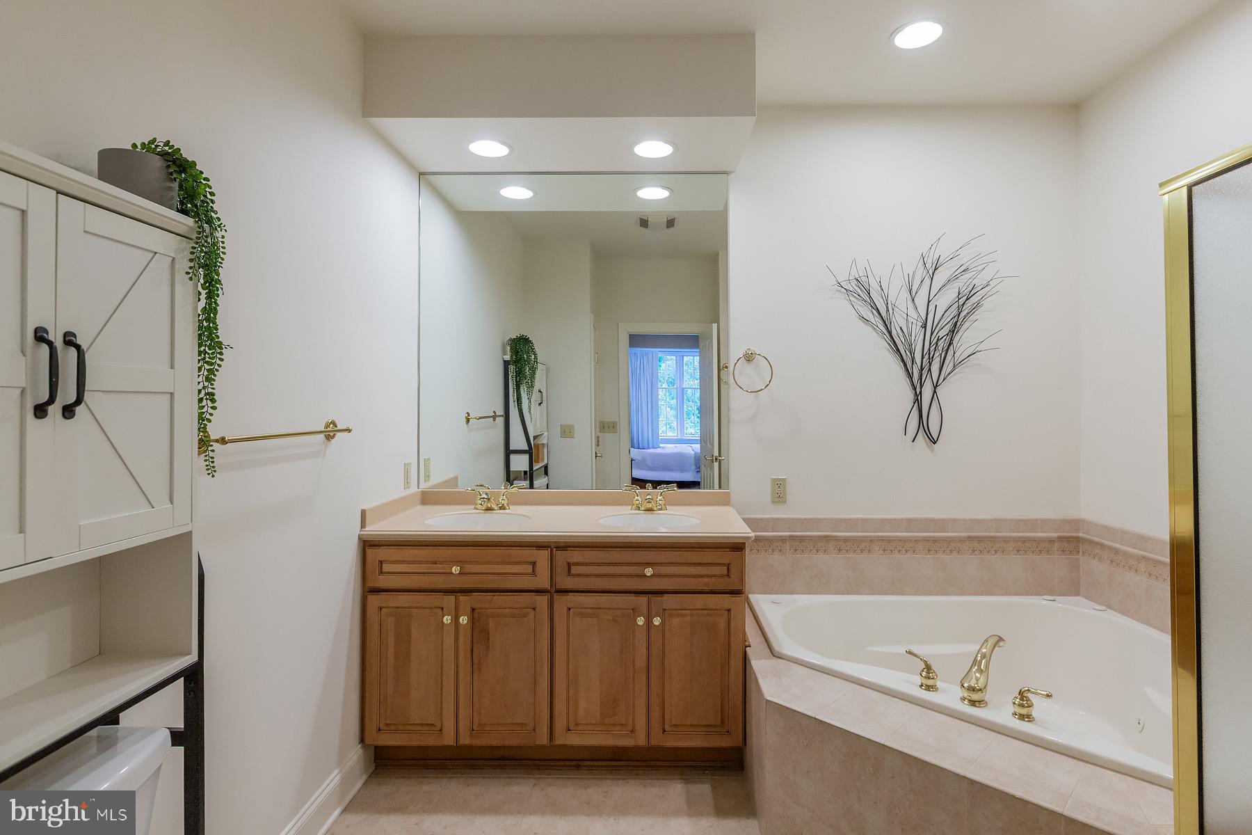 607 Northfield Road Lititz, PA 17543 - Photo 37 of 70 First Floor Primary Bath