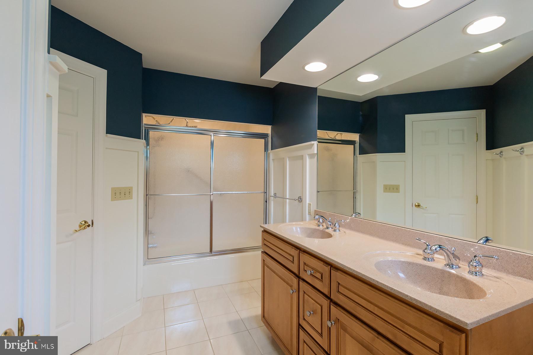 607 Northfield Road Lititz, PA 17543 - Photo 47 of 70 Second Floor Full Bathroom