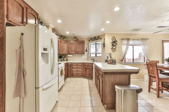 1121 West Lucille Court Ridgecrest, CA 93555 - Photo 7 of 36 Gallery Image 7