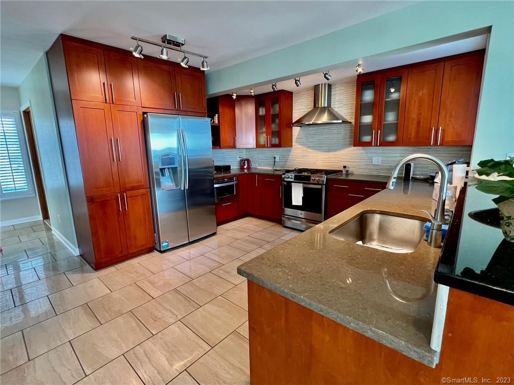 146 Middle Beach Road Madison, CT 06443 - Photo 7 of 26