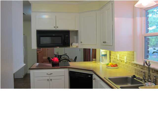 2045 Melvin Road Pearl, MS 39208 - Photo 5 of 25 Kitchen