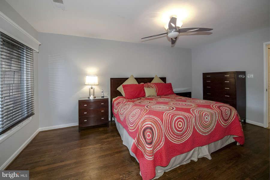 7906 Inverness Ridge Road Potomac, MD 20854 - Photo 14 of 30 a bedroom with a bed and a lamp