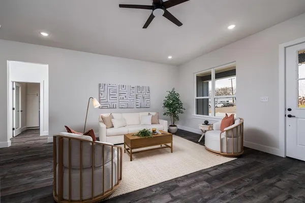 $514,000 | 621 Oaklawn Drive, River Oaks, TX 76114
