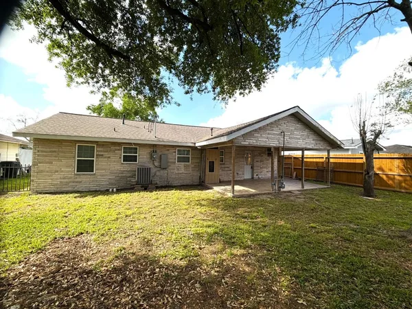 $1,700 | 5763 Westover Street, Houston, TX 77033
