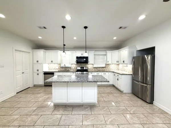 $1,700 | 5763 Westover Street, Houston, TX 77033