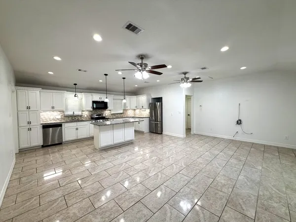 $1,700 | 5763 Westover Street, Houston, TX 77033